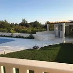 Luxury Villas Bachelors Вилла