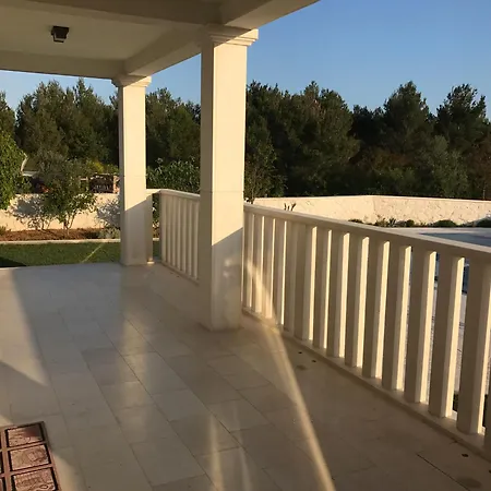 Bachelor Villa *